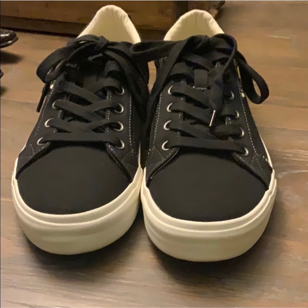 Taos Sneakers
